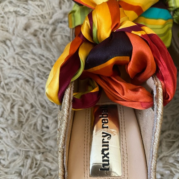 Luxury Rebel Regina Multicolor Printed Silk and Jute Scarf Ankle Wrap Wedge - Picture 10 of 11